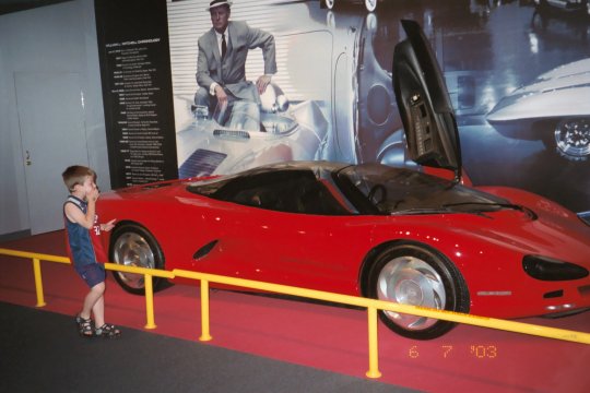 corvette_museum_07.jpg (37400 bytes)